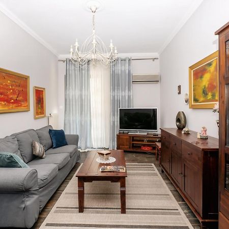 Appartement Charming & Authentic Gem - Walk To Port & Shops! à Patras Extérieur photo