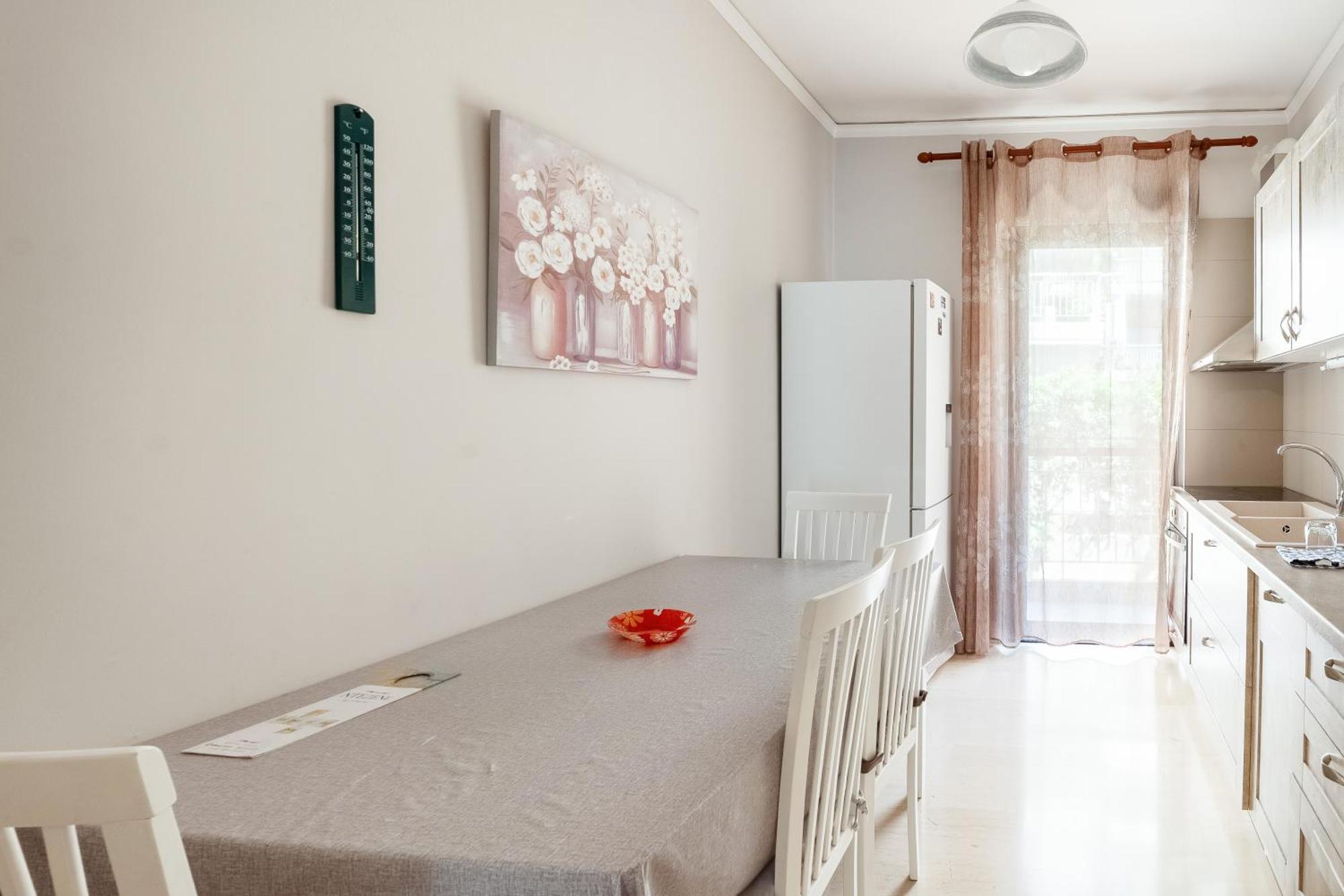 Appartement Charming & Authentic Gem - Walk To Port & Shops! à Patras Extérieur photo
