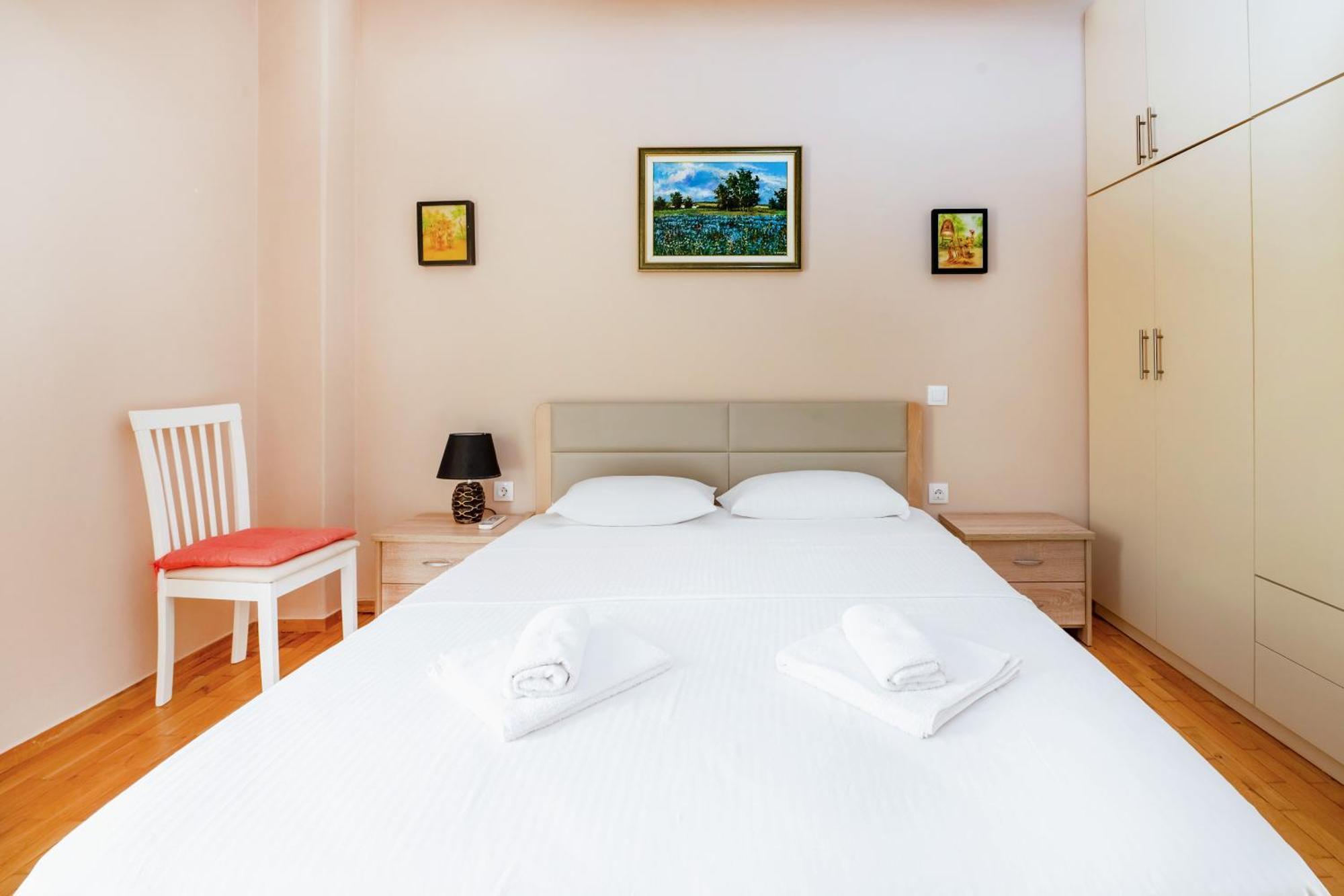 Appartement Charming & Authentic Gem - Walk To Port & Shops! à Patras Extérieur photo