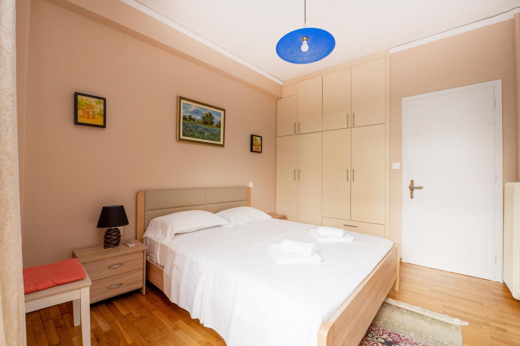 Appartement Charming & Authentic Gem - Walk To Port & Shops! à Patras Extérieur photo