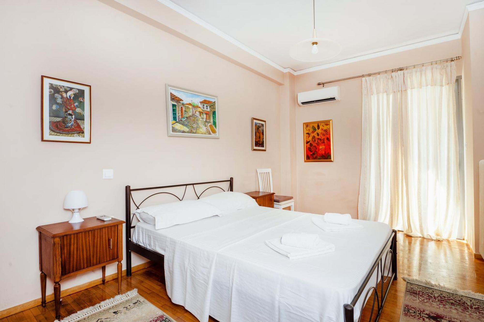 Appartement Charming & Authentic Gem - Walk To Port & Shops! à Patras Extérieur photo